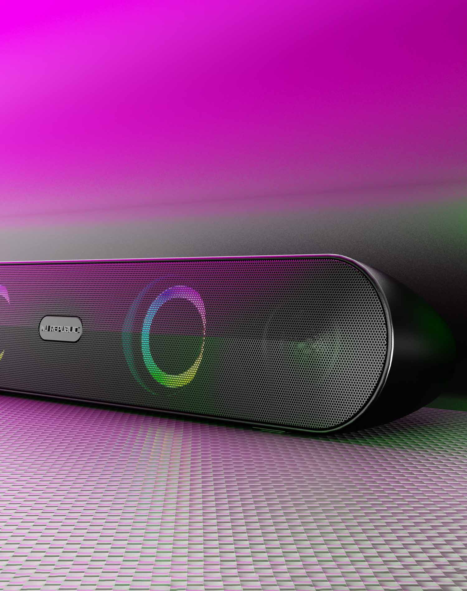 Elegant titanium metal texture gives Partybox 165 a premium look while complementing its rugged build.