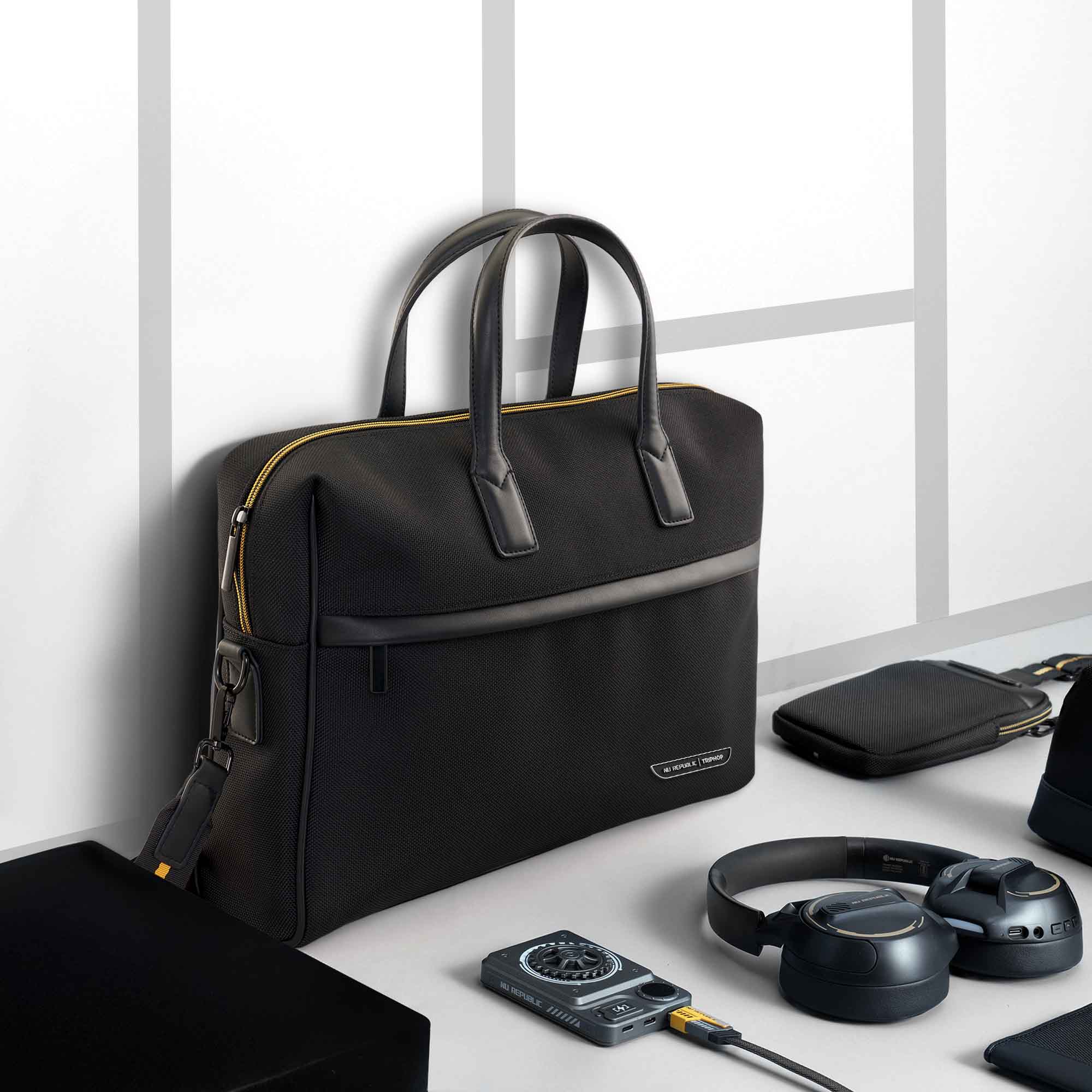 Voyager Messenger Bag