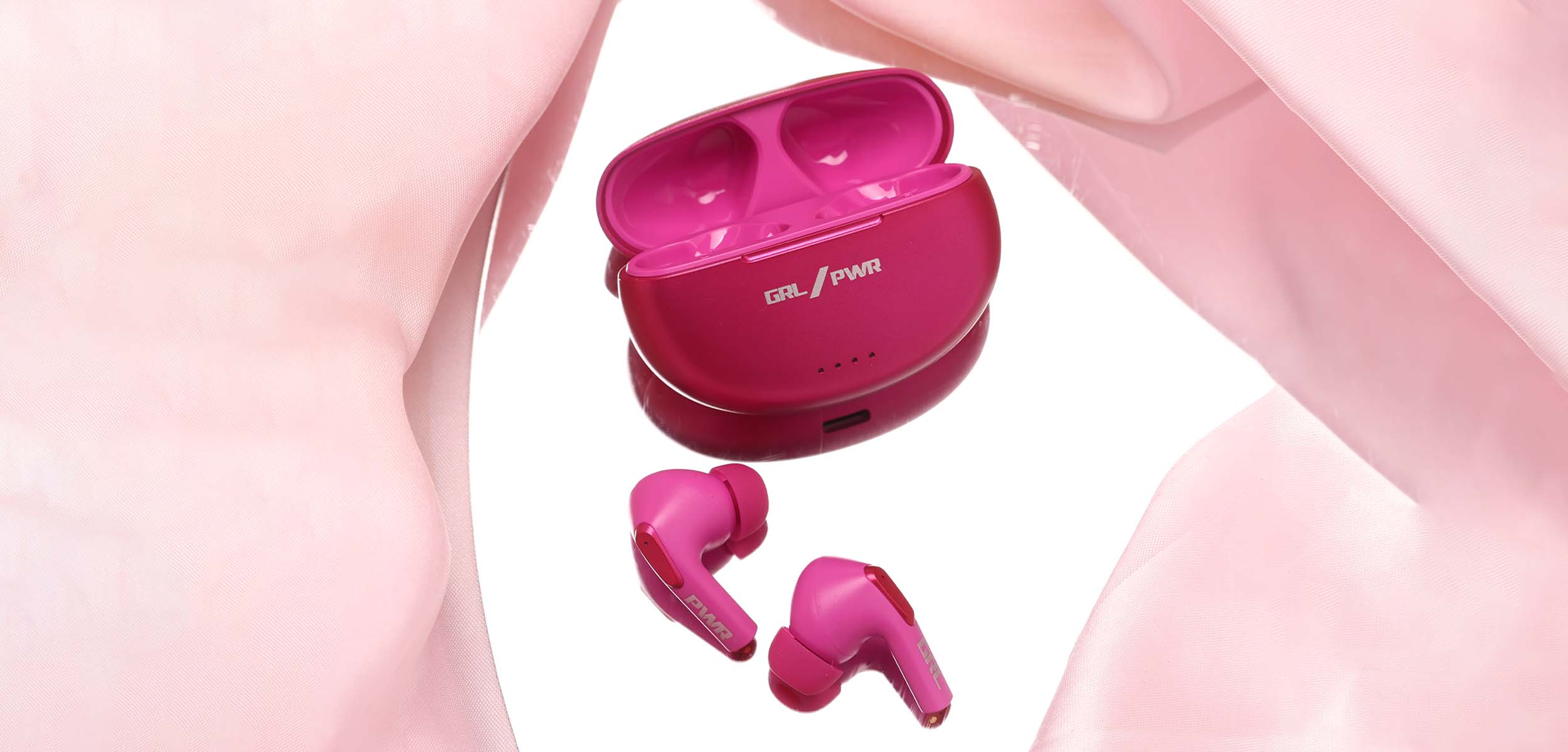 True wireless earbuds with extended battery life for uninterrupted music, gaming, and calls